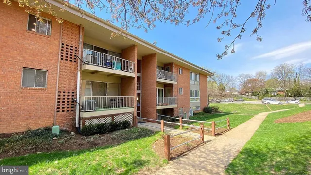 $2,600 | 3716 North Rosser Street, Unit 3716T3, Alexandria, VA 22311