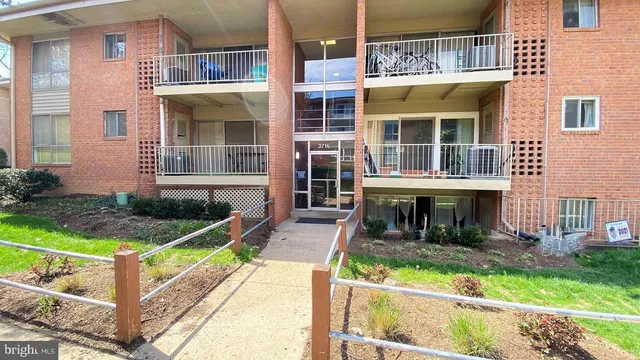 $2,600 | 3716 North Rosser Street, Unit 3716T3, Alexandria, VA 22311