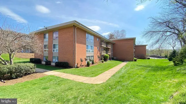 $2,600 | 3716 North Rosser Street, Unit 3716T3, Alexandria, VA 22311