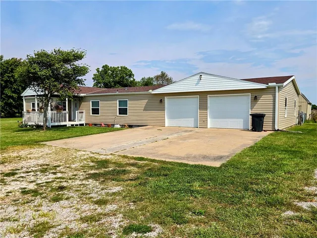 $349,000 | 1049 Southeast 475th Road, Knob Noster, MO 65336