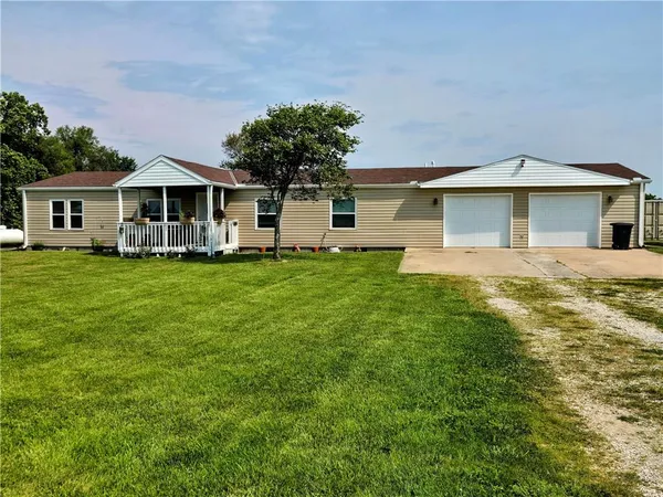 $339,000 | 1049 Southeast 475th Road, Knob Noster, MO 65336