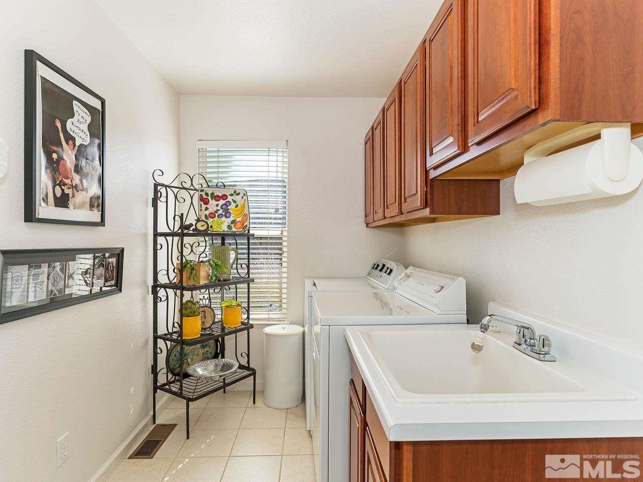 15523 Quicksilver Drive Reno, NV 89511 - Photo 10 of 25 a bathroom with a sink a toilet and bathtub