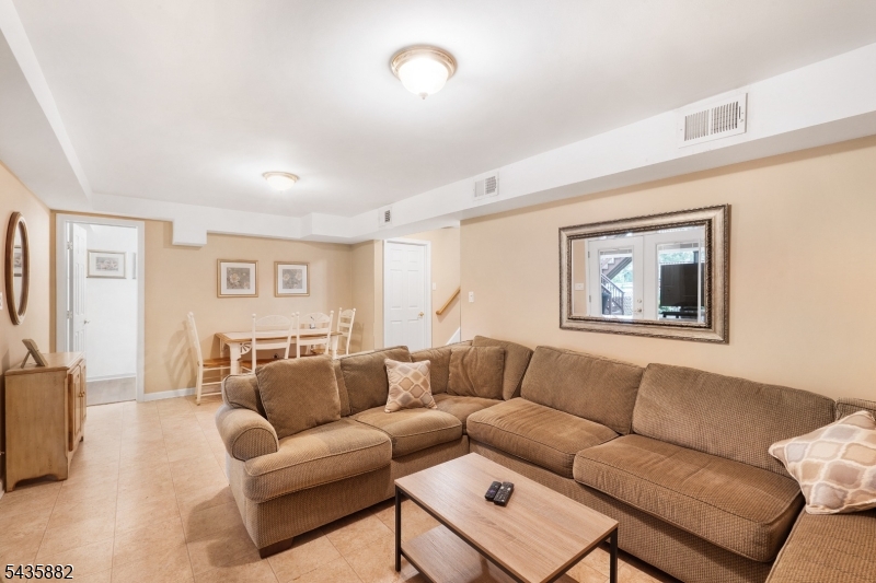8 Robin Road Somerville, NJ 08876 - Photo 18 of 32