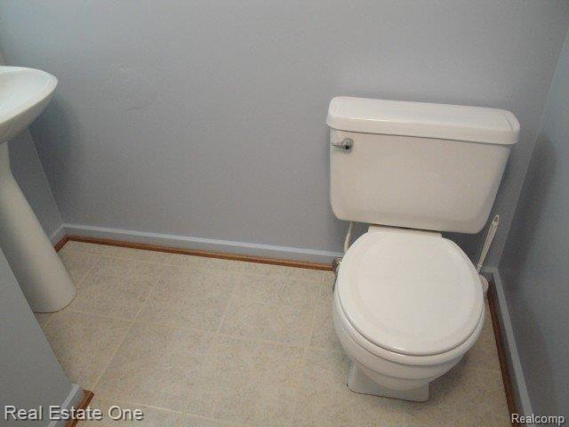 2234 Rosemont Road Berkley, MI 48072 - Photo 16 of 18 Master lav w/new ceramic floor
