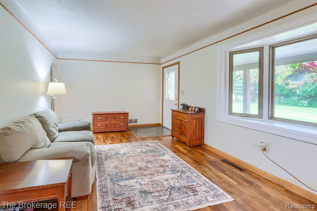 8439 Burpee Road Grand Blanc, MI 48439 - Photo 7 of 57 Gallery Image 7