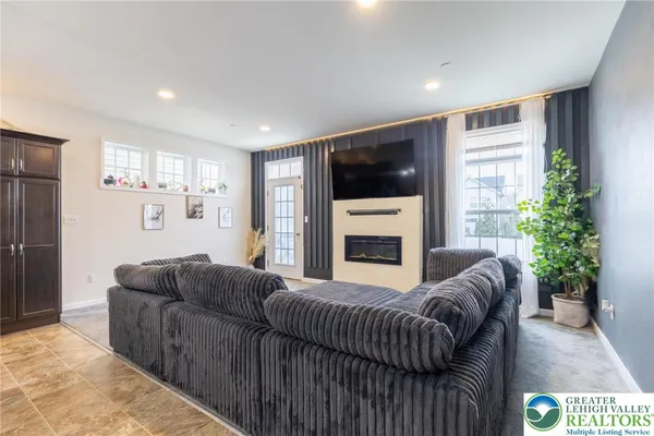 $425,000 | 3191 West Huntington Lane, Easton, PA 18040