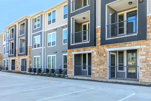$1,189 | 7011 McKinney Falls Parkway, Austin, TX 78744