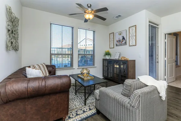 $1,189 | 7011 McKinney Falls Parkway, Austin, TX 78744