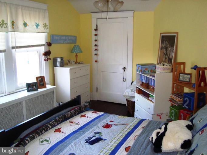 715 Murdock Road Baltimore, MD 21212 - Photo 13 of 17 a room with furniture and a book shelf