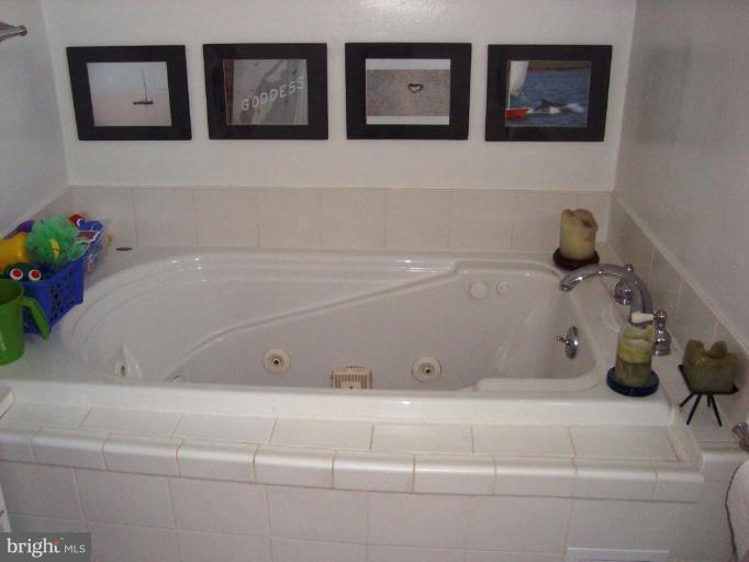 715 Murdock Road Baltimore, MD 21212 - Photo 8 of 17 a bathroom with a bathtub