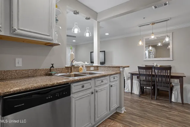 $172,000 | 1282 Beach Boulevard, Unit 220, Biloxi, MS 39530