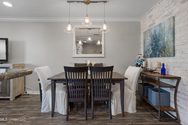 $172,000 | 1282 Beach Boulevard, Unit 220, Biloxi, MS 39530