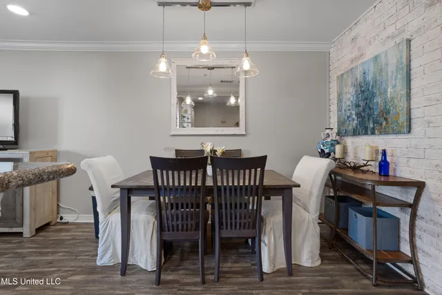 $172,000 | 1282 Beach Boulevard, Unit 220, Biloxi, MS 39530