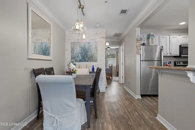 $172,000 | 1282 Beach Boulevard, Unit 220, Biloxi, MS 39530