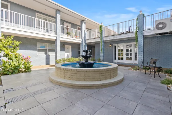 $172,000 | 1282 Beach Boulevard, Unit 220, Biloxi, MS 39530