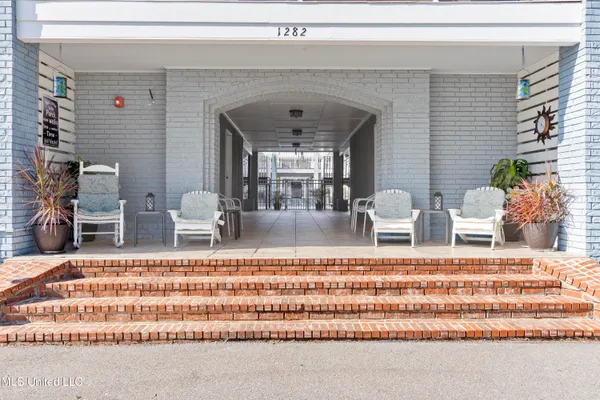 $172,000 | 1282 Beach Boulevard, Unit 220, Biloxi, MS 39530