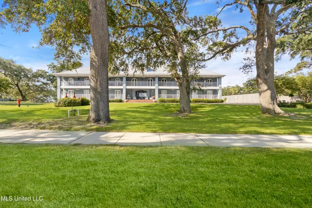 $172,000 | 1282 Beach Boulevard, Unit 220, Biloxi, MS 39530