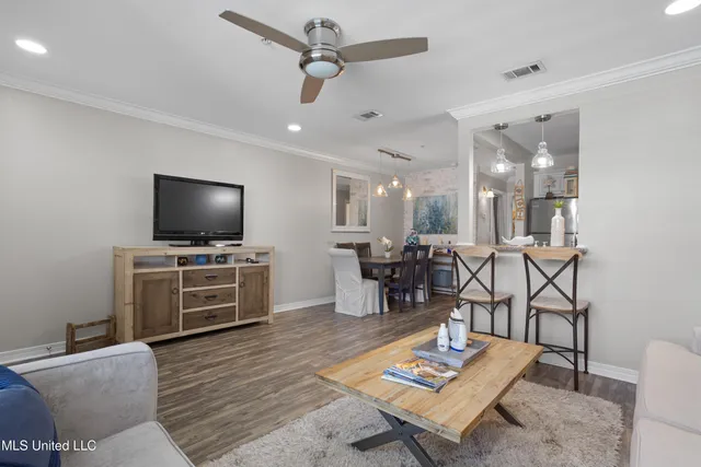 $172,000 | 1282 Beach Boulevard, Unit 220, Biloxi, MS 39530