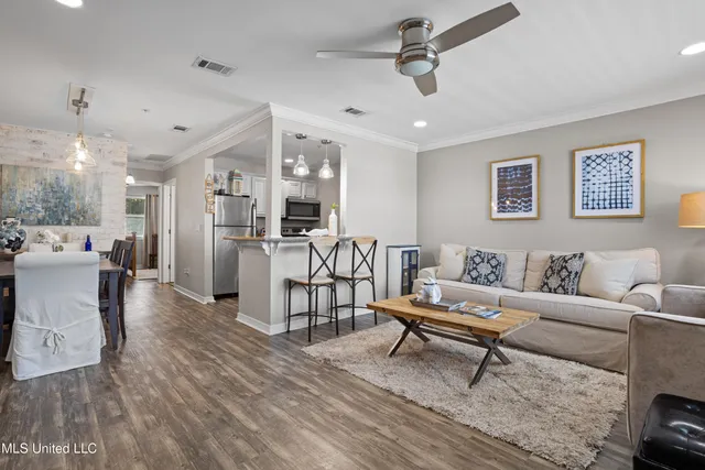 $172,000 | 1282 Beach Boulevard, Unit 220, Biloxi, MS 39530