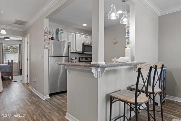 $172,000 | 1282 Beach Boulevard, Unit 220, Biloxi, MS 39530