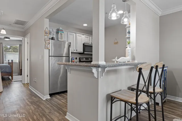 $172,000 | 1282 Beach Boulevard, Unit 220, Biloxi, MS 39530