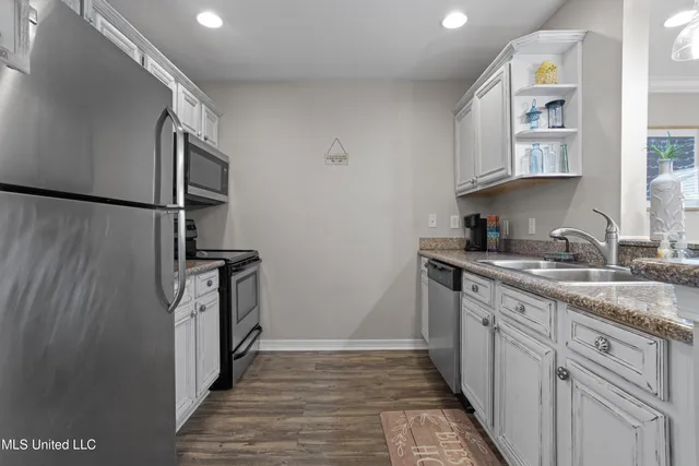 $172,000 | 1282 Beach Boulevard, Unit 220, Biloxi, MS 39530