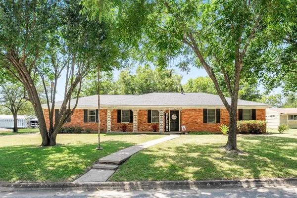 $249,500 | 508 West 9th Street, Kemp, TX 75143
