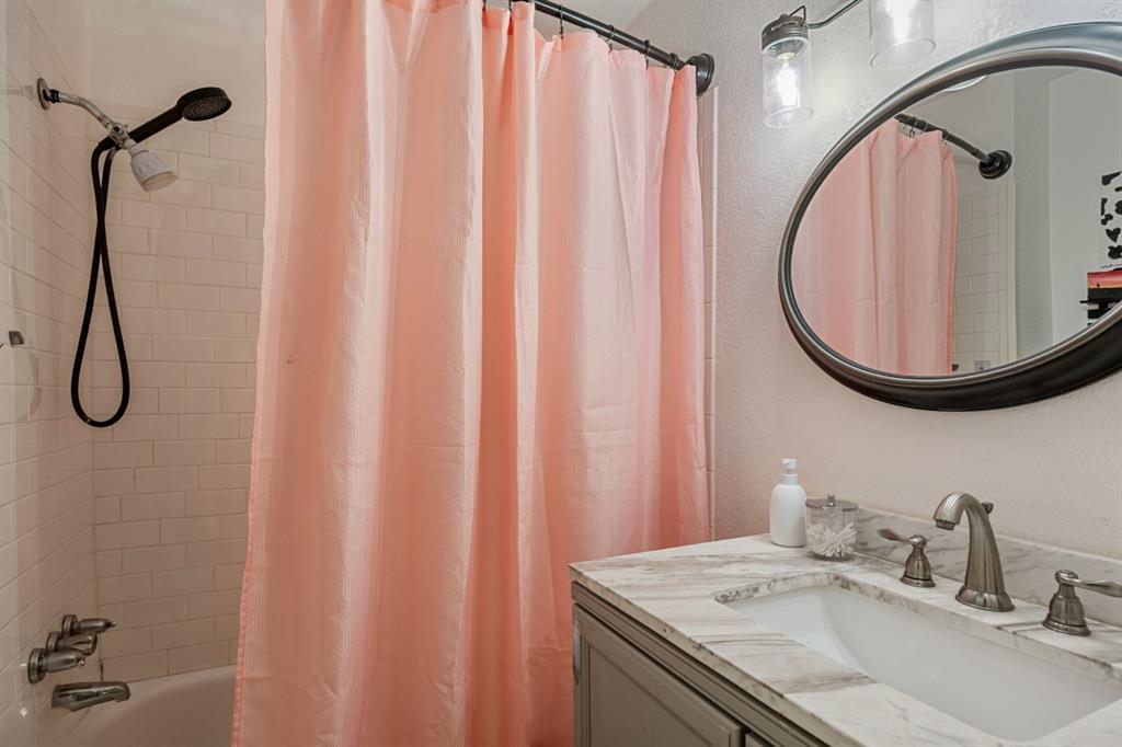 508 West 9th Street Kemp, TX 75143 - Photo 19 of 32 a bathroom with a sink and a mirror