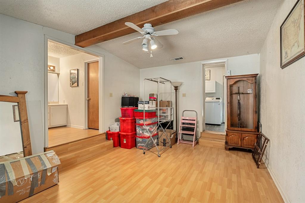 508 West 9th Street Kemp, TX 75143 - Photo 20 of 32 a bedroom with furniture and a mirror