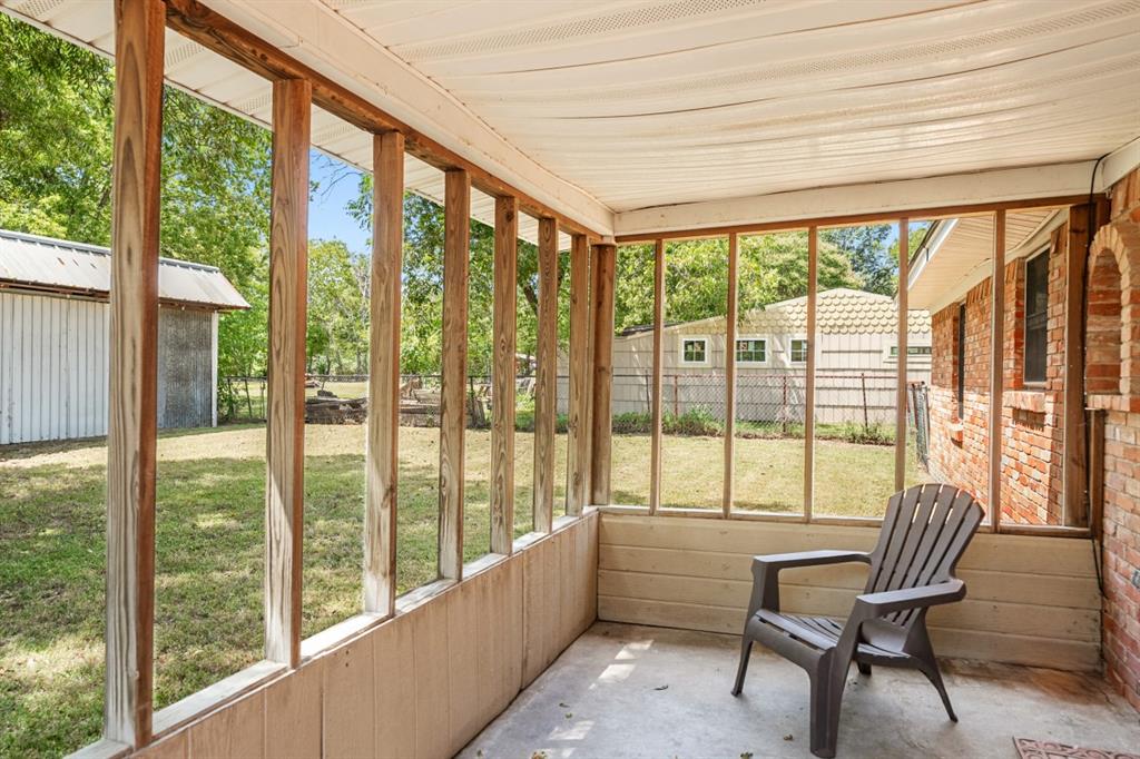 508 West 9th Street Kemp, TX 75143 - Photo 26 of 32 a room with a large window and a bed