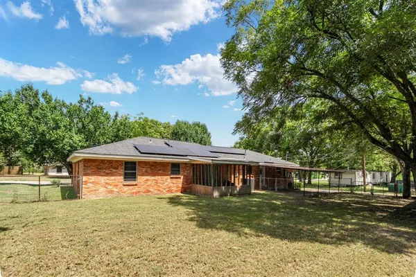 $249,500 | 508 West 9th Street, Kemp, TX 75143