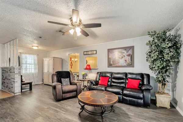 $249,500 | 508 West 9th Street, Kemp, TX 75143