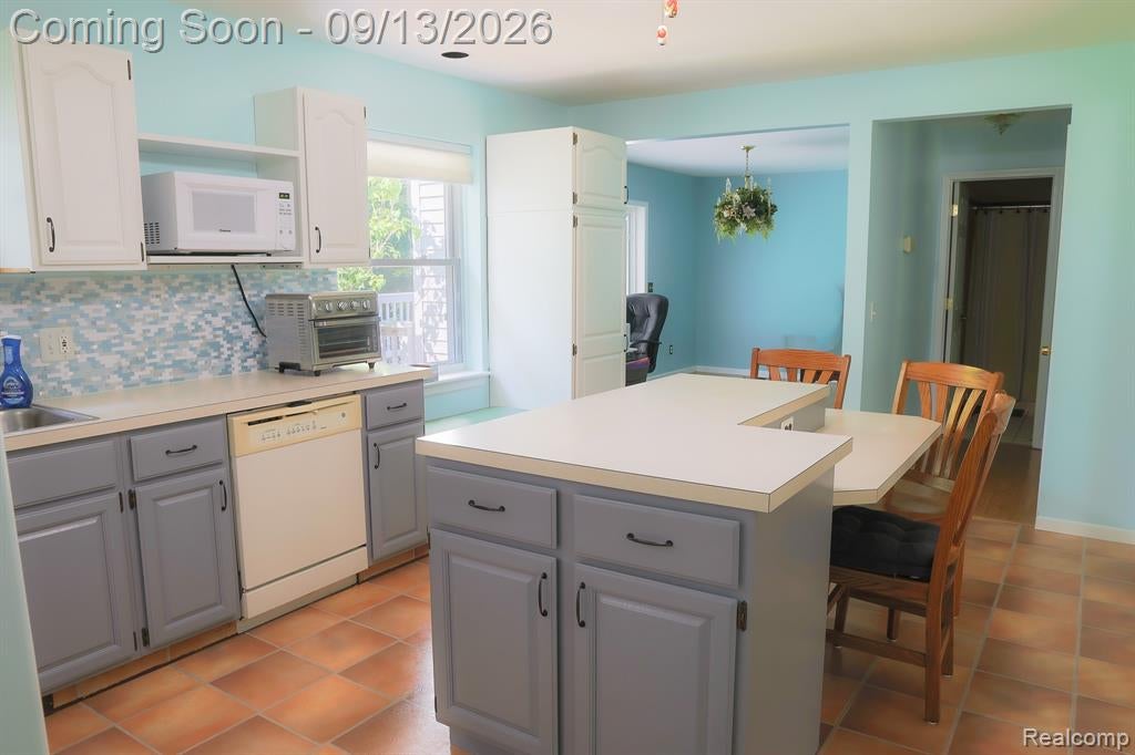 9427 Andersonville Road Clarkston, MI 48346 - Photo 4 of 46 Gallery Image 4