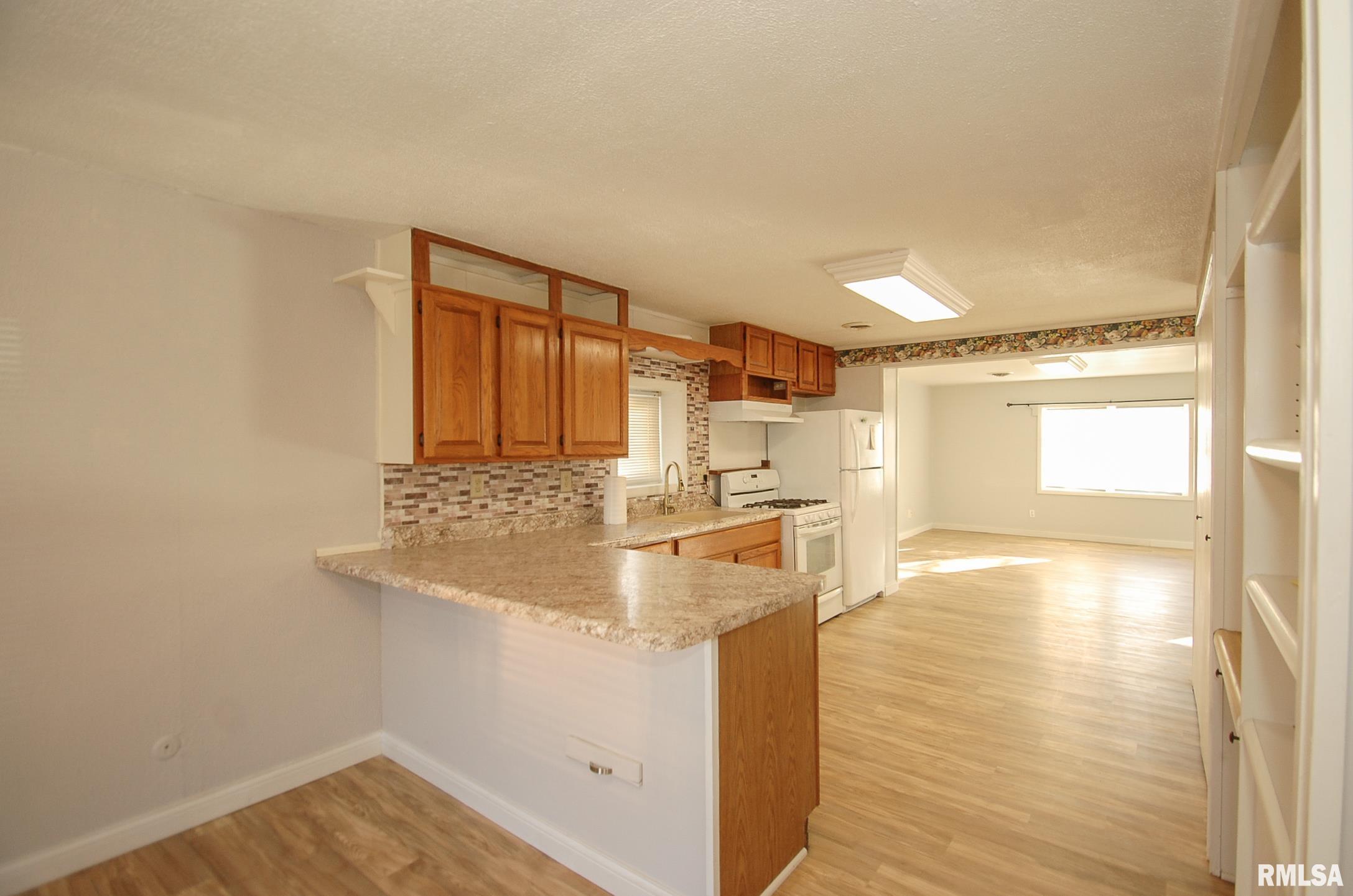 413 Doering Road East Peoria, IL 61611 - Photo 5 of 21 Gallery Image 5