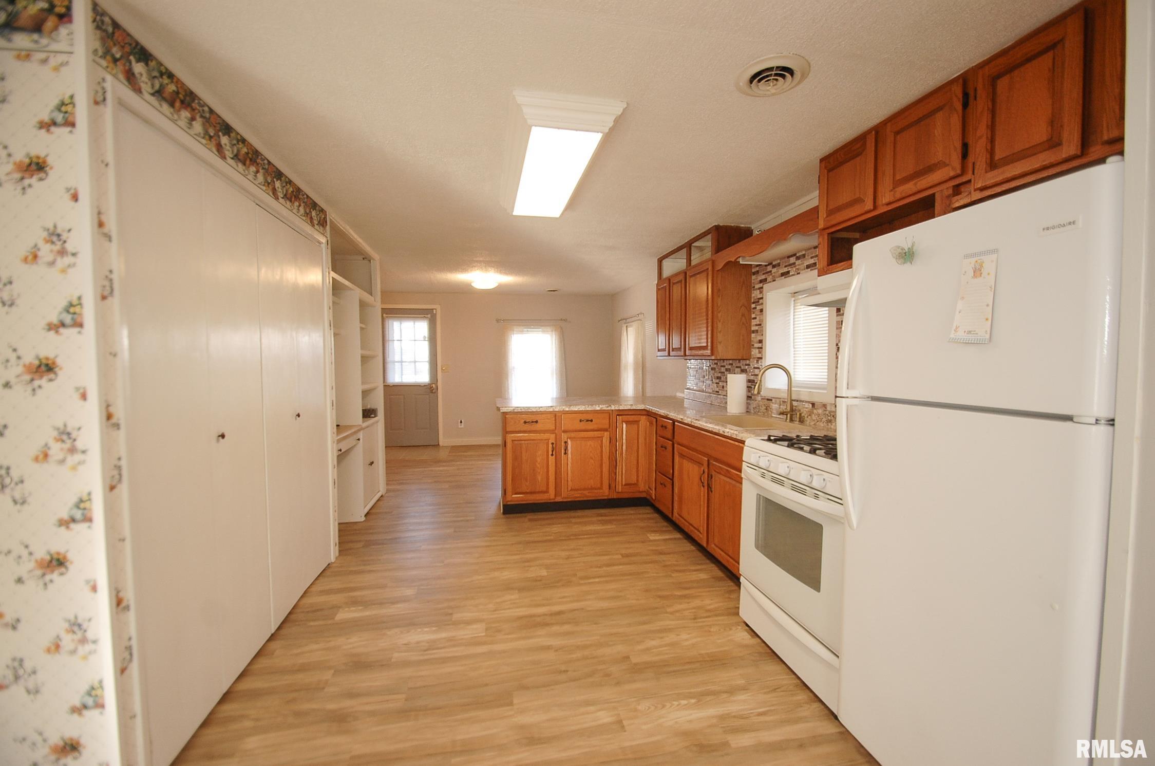 413 Doering Road East Peoria, IL 61611 - Photo 8 of 21 Gallery Image 8
