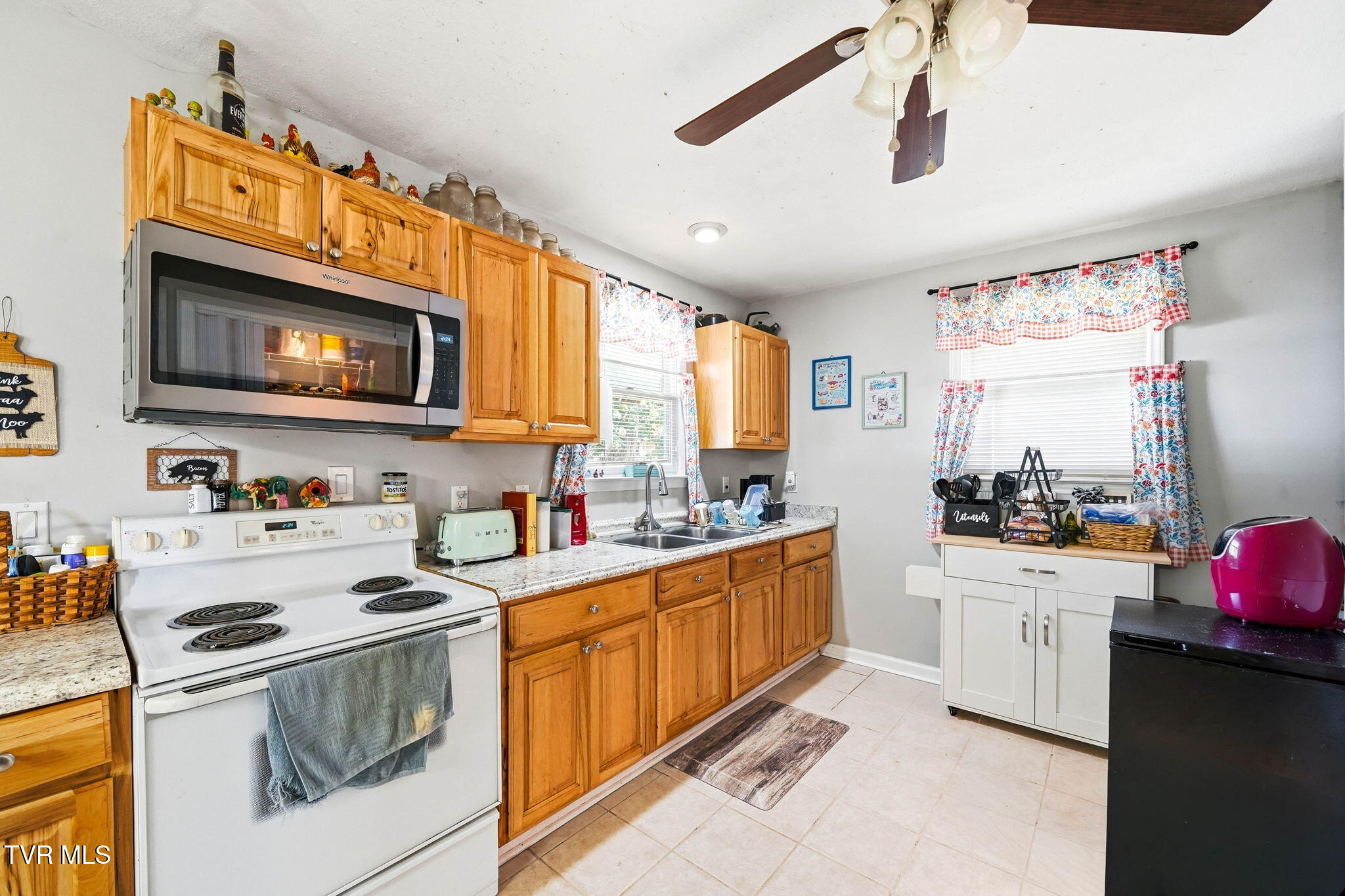 407 Walnut Street Erwin, TN 37650 - Photo 13 of 22 19-web-or-mls-407 Walnut St-9