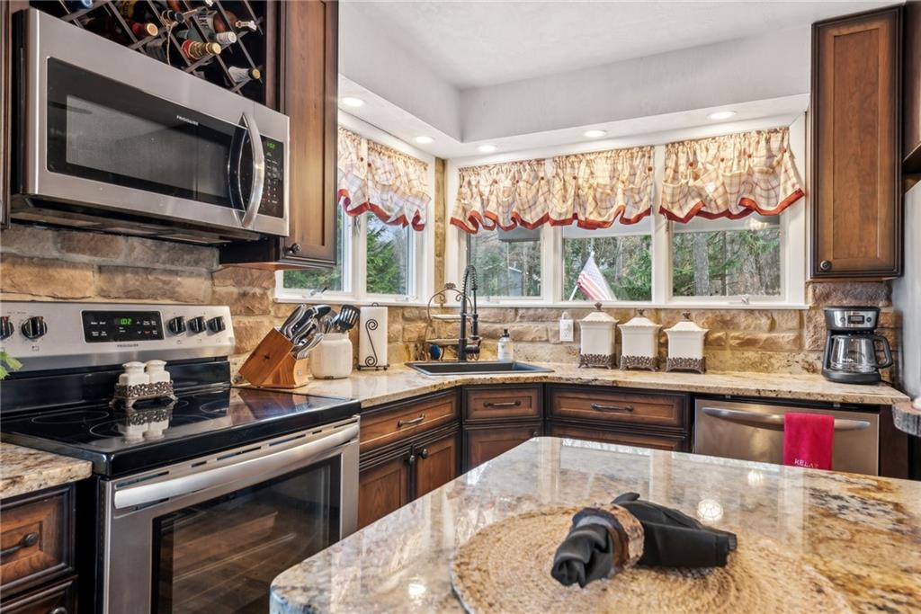 223 Imperial Road Hidden Valley, PA 15502 - Photo 4 of 49 Gallery Image 4