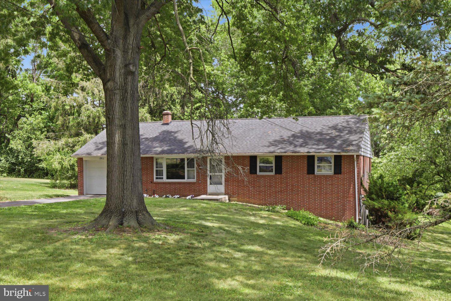 329 Fairview Drive Lititz, PA 17543 - Photo 5 of 39 Gallery Image 5