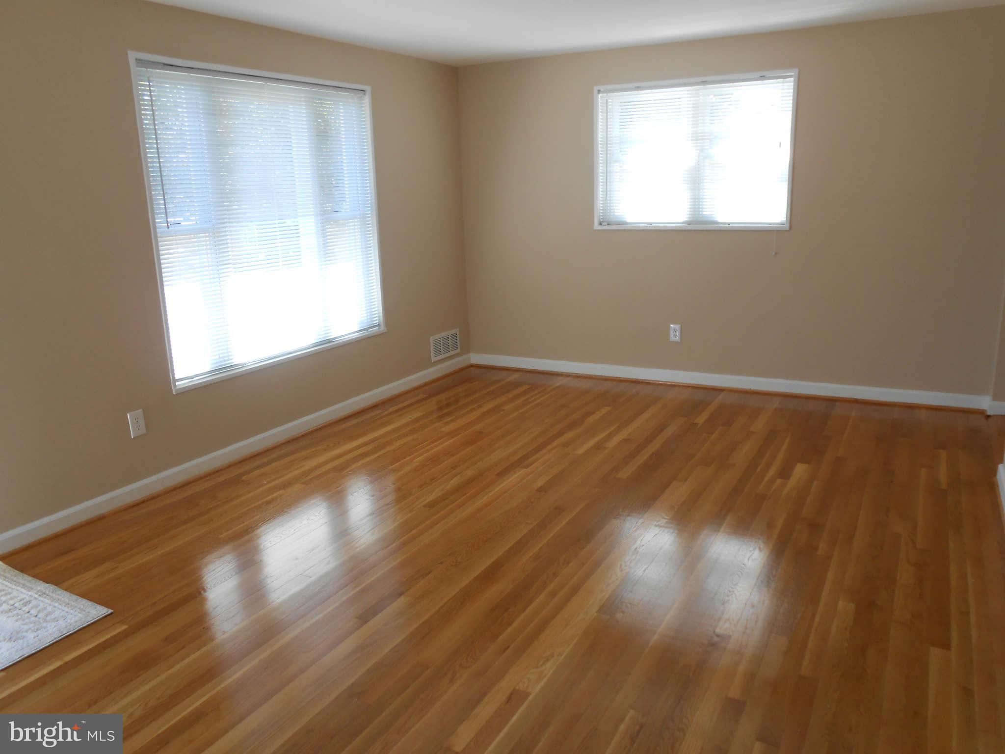 3507 Everton Street Silver Spring, MD 20906 - Photo 8 of 24 Living Room