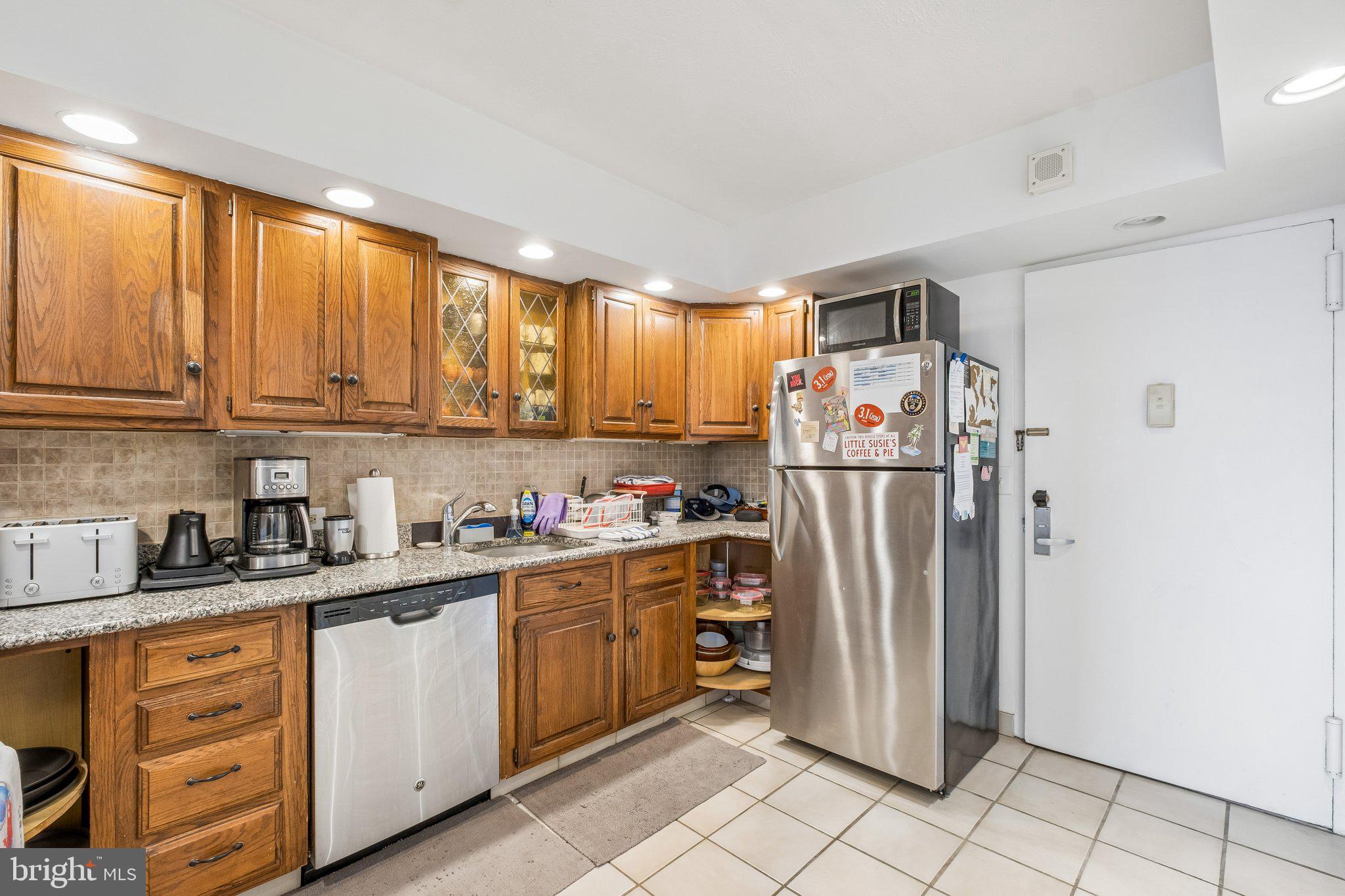 220 Locust Street, Unit 24FS Philadelphia, PA 19106 - Photo 5 of 17