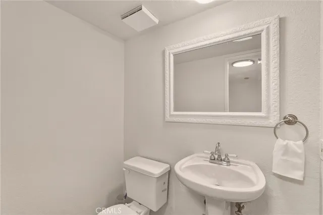 $555,000 | 7061 Kester Avenue, Unit C, Van Nuys, CA 91405