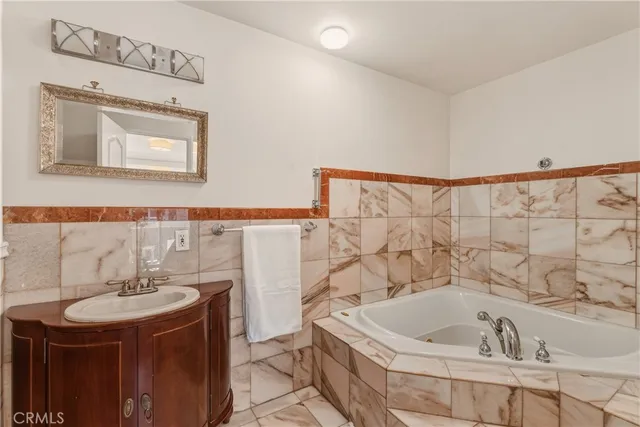 $555,000 | 7061 Kester Avenue, Unit C, Van Nuys, CA 91405