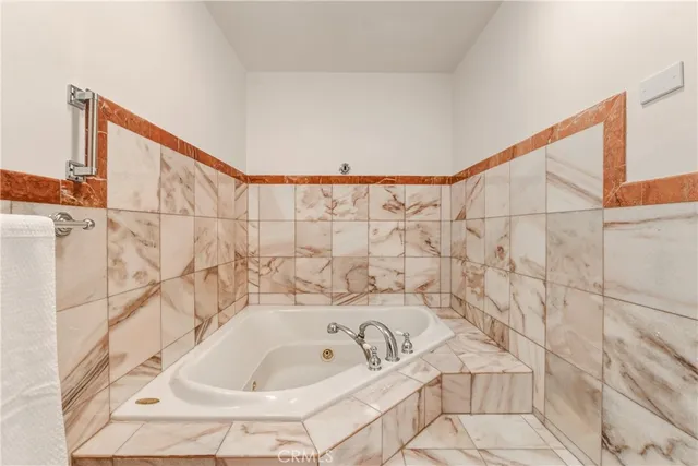 $555,000 | 7061 Kester Avenue, Unit C, Van Nuys, CA 91405