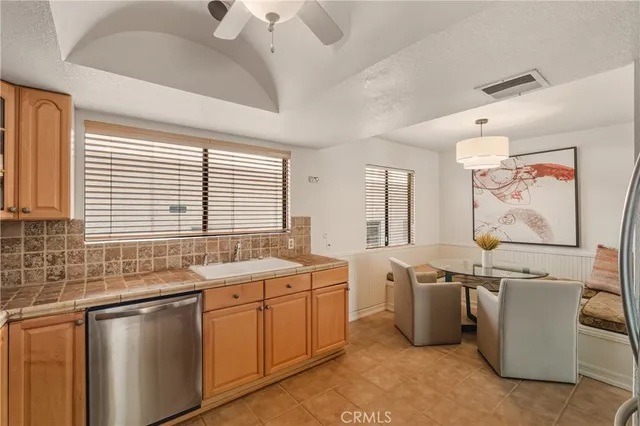 $555,000 | 7061 Kester Avenue, Unit C, Van Nuys, CA 91405
