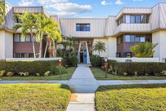 $312,000 | 1800 Southeast St Lucie Boulevard, Unit 9102, Stuart, FL 34996