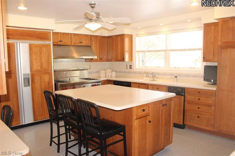 1691 Sheridan Road Cleveland, OH 44121 - Photo 9 of 25
