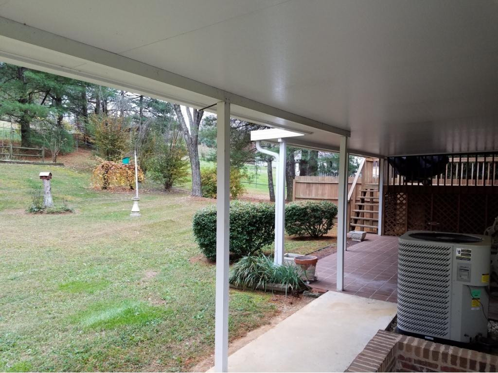 568 Silver Grove Road Bluff City, TN 37618 - Photo 9 of 28 Back covered patiodeck