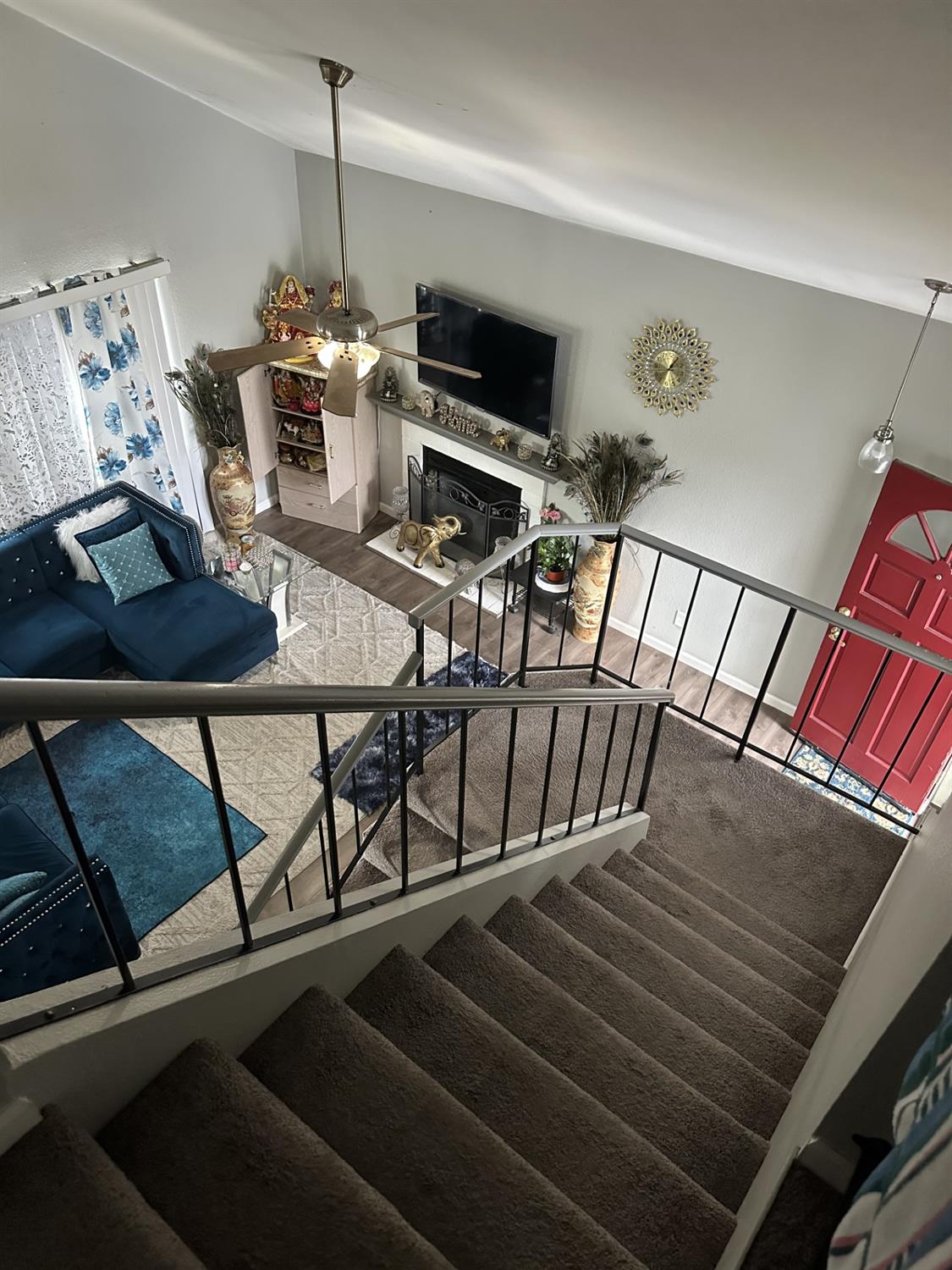 5723 Larcom Lane Stockton, CA 95210 - Photo 12 of 22 a living room with furniture