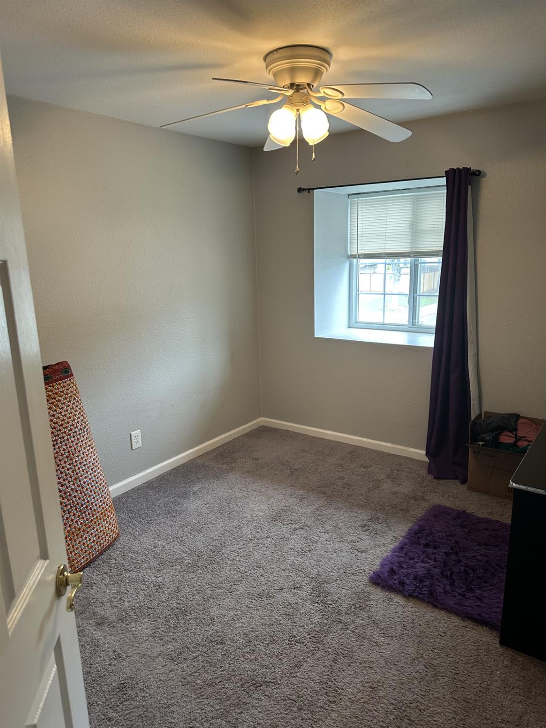 5723 Larcom Lane Stockton, CA 95210 - Photo 15 of 22 a view of livingroom with workspace