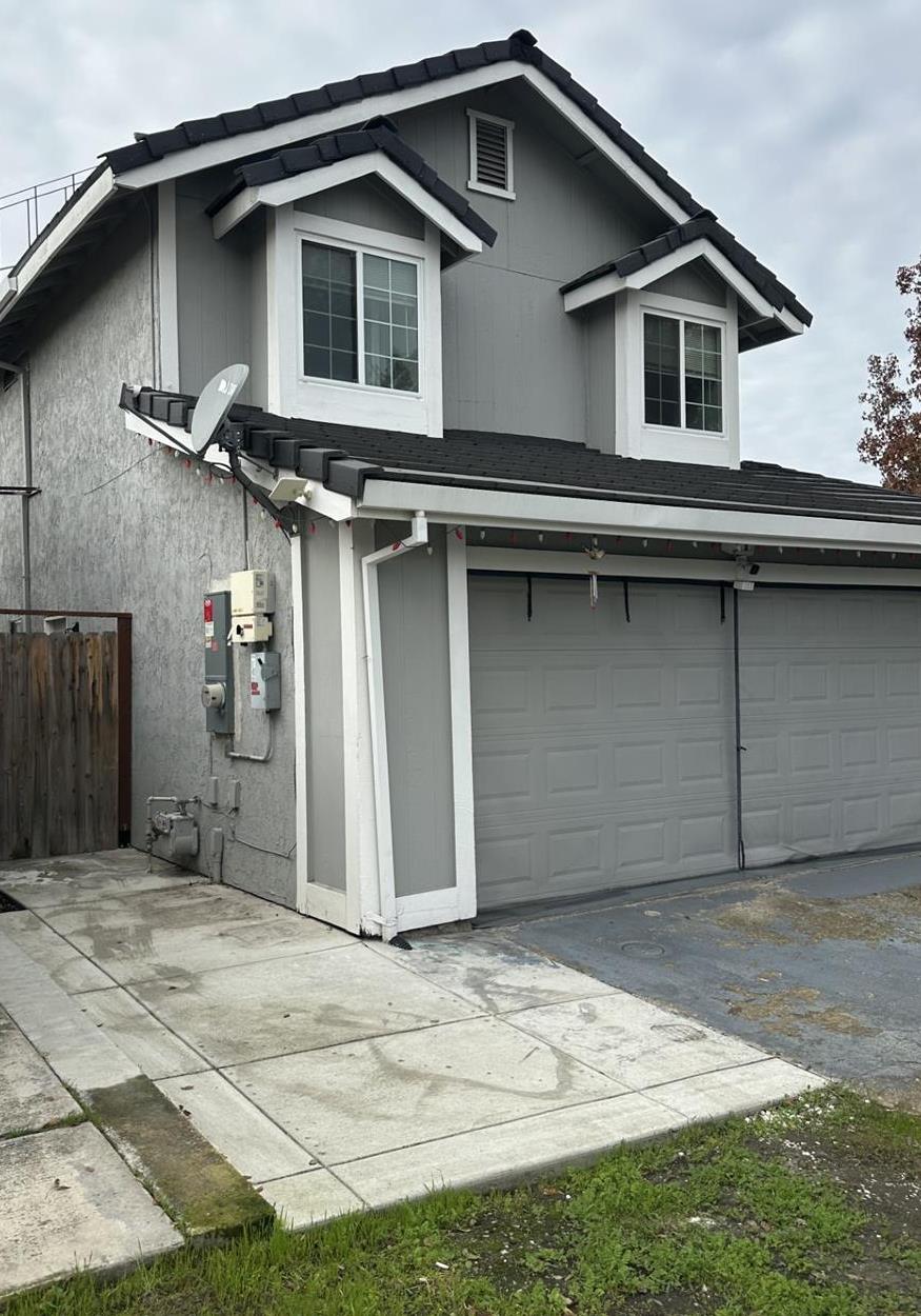 5723 Larcom Lane Stockton, CA 95210 - Photo 3 of 22 a house with yard